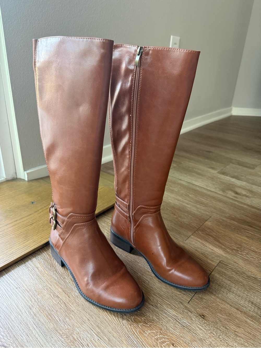 Classic Women's Tall Riding Boots in Chestnut Brown